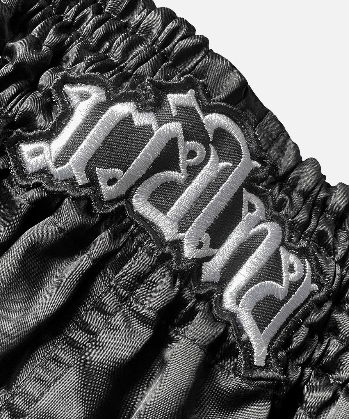 8 Weapons Mongkol Pantaloncini da Muay Thai - Nero