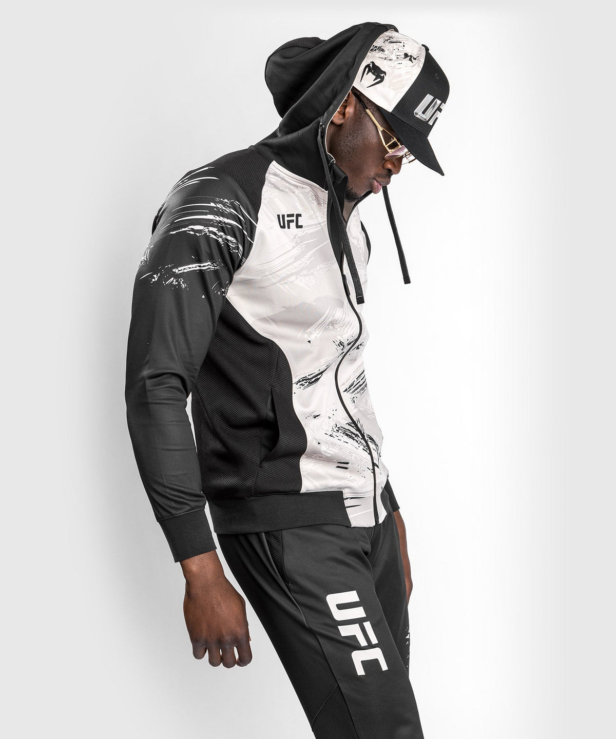 Sweat à capuche zippé pour Hommes UFC Venum Authentic Fight Week 2.0 - Sable/Noir