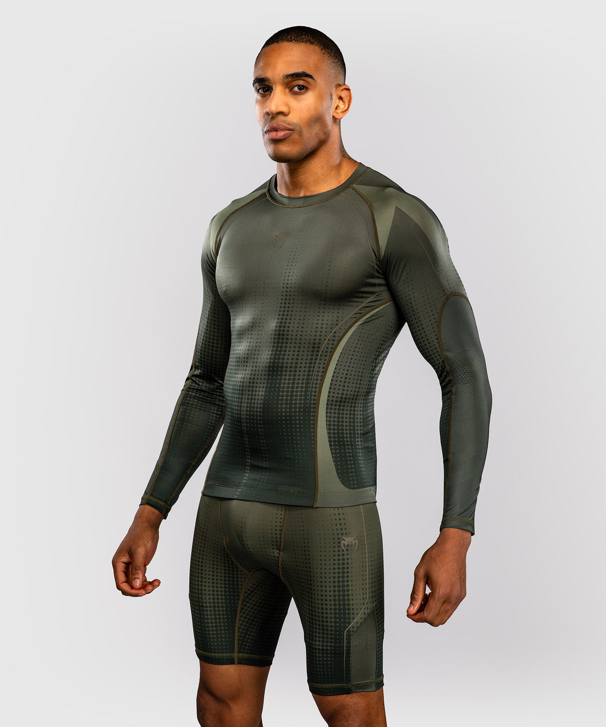 Venum Stealth Rashguard Manga Larga – Caqui/Verde Oscuro