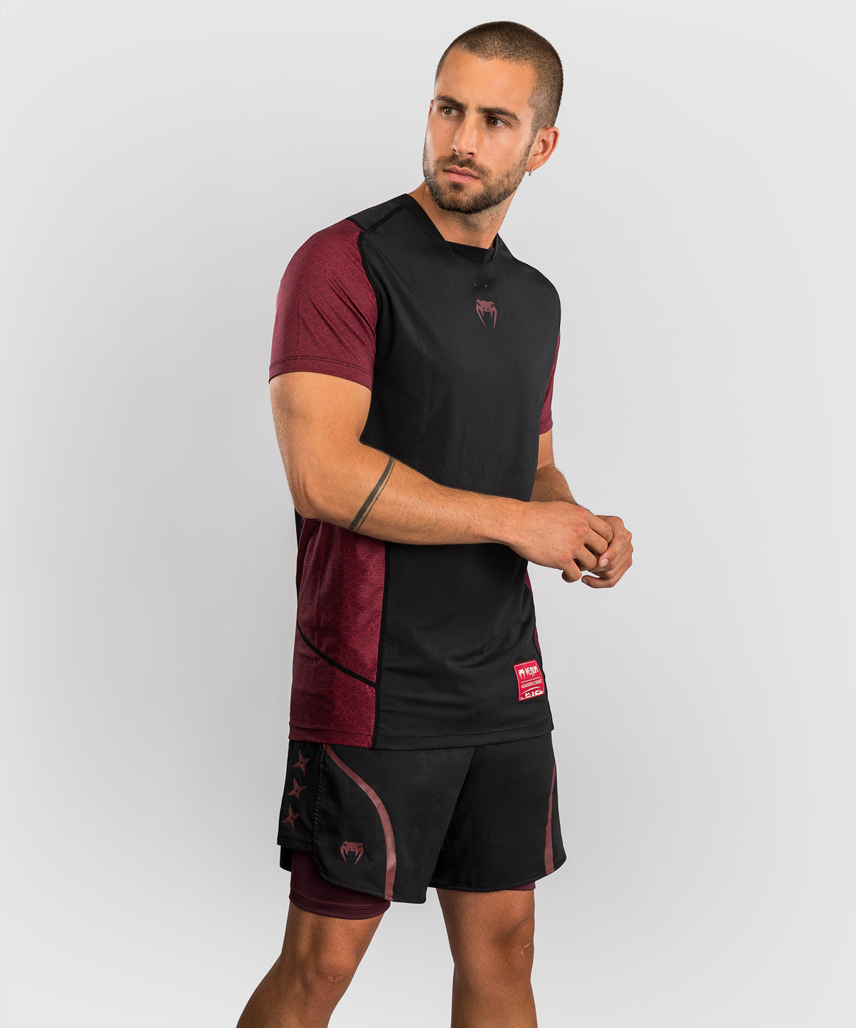 T-shirt Dry-Tech pour Hommes Venum x Assassin’s Creed Shadows - Bordeaux/Noir