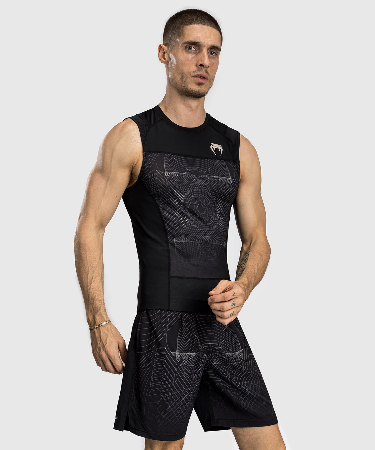 Rashguard sans Manches Venum G-Fit Air pour Hommes - Noir Intense/Sable Désert