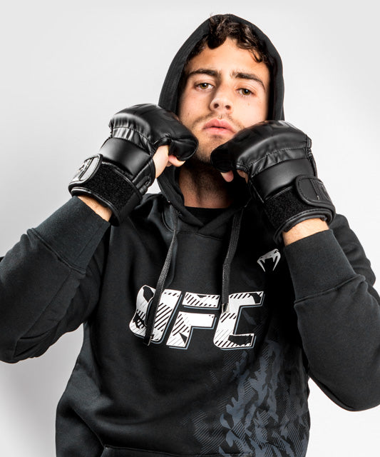 UFC Venum Authentic Fight Week Herren Pullover Hoodie - Schwarz