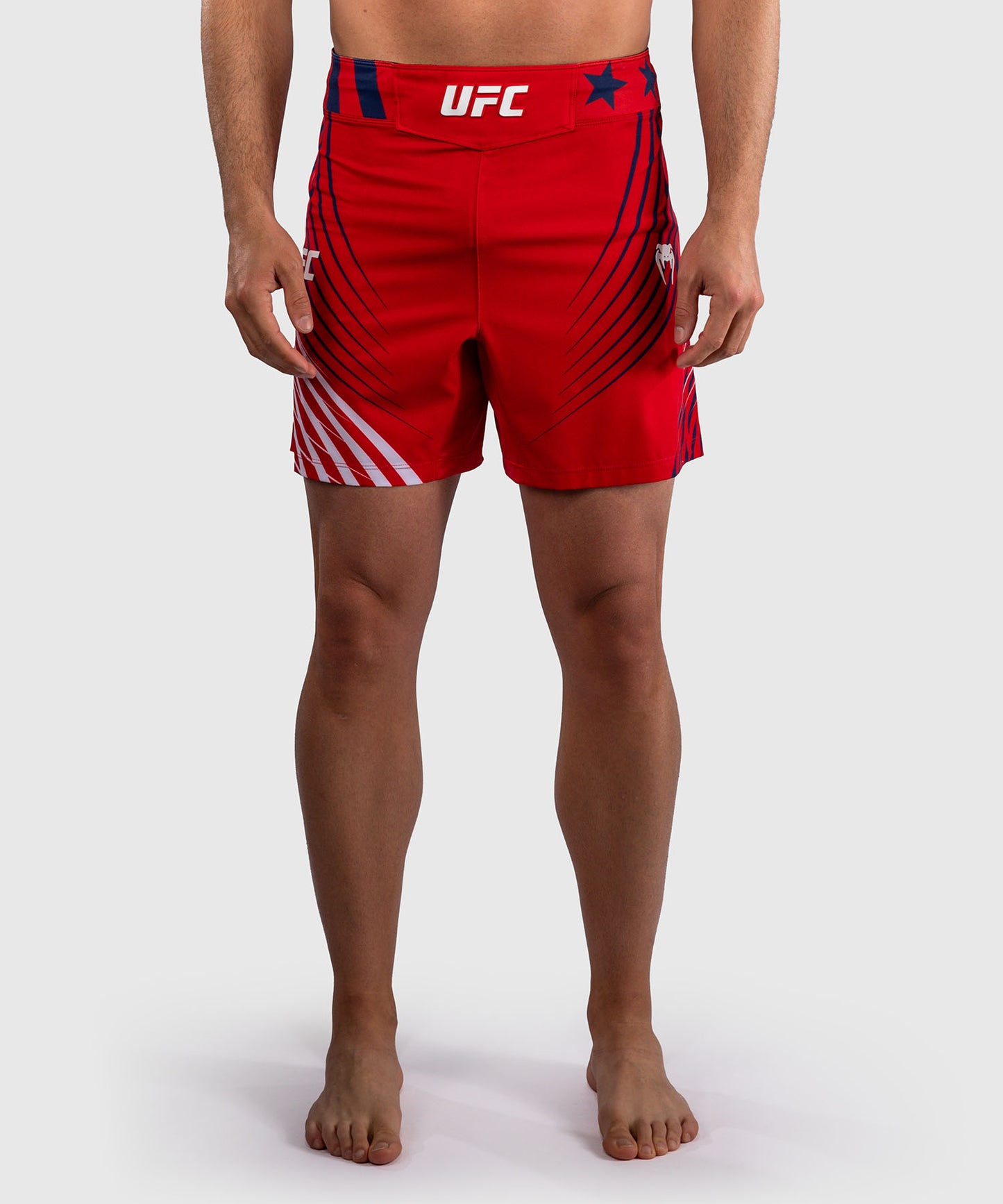 Official UFC Freedom 250 by Venum Authentic Fight Night Short de combat coupe courte pour homme - Rouge