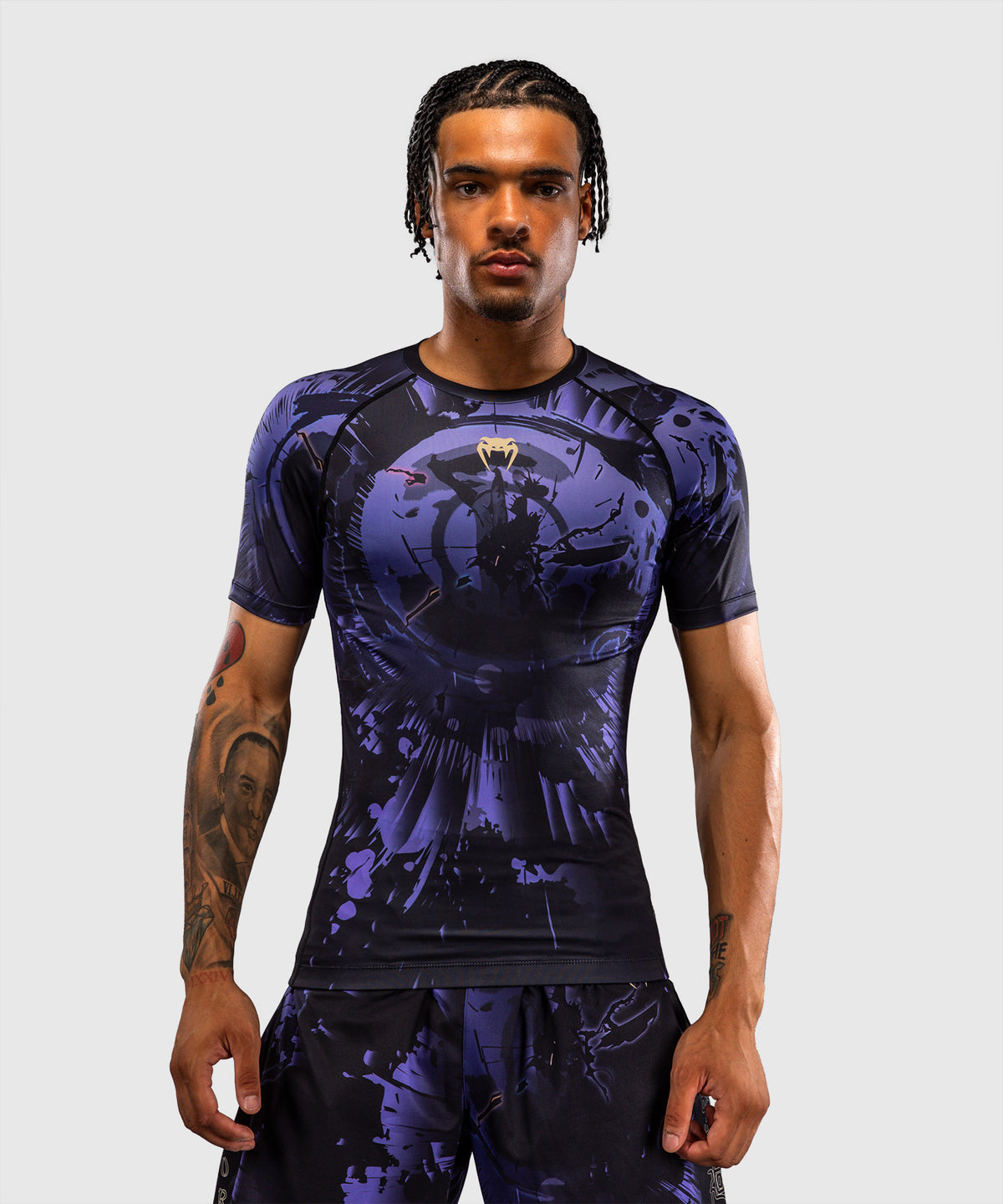 Jujutsu Kaisen x Venum Gojo Rashguard Manga Corta – Morado