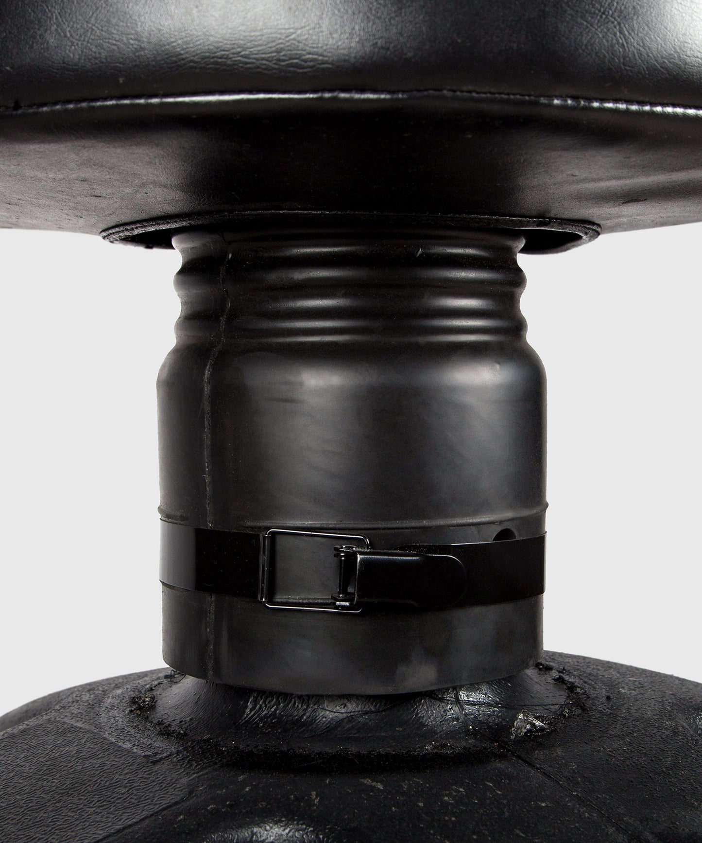 Venum Undisputed punching tower - Black/White + Base