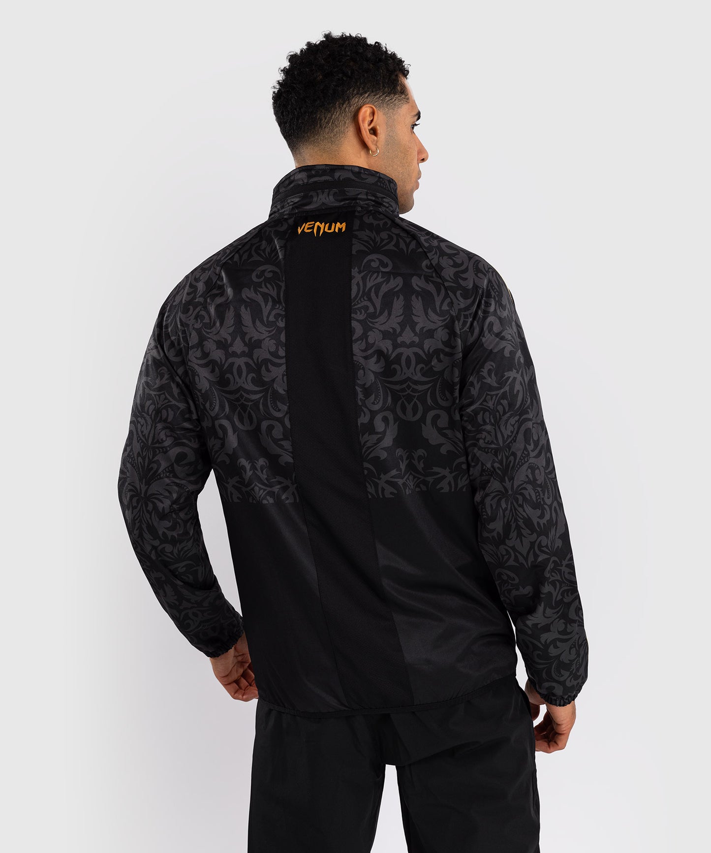 Venum x Topuria Unmatched Edition Chaqueta de Entrenamiento - Negro/Dorado