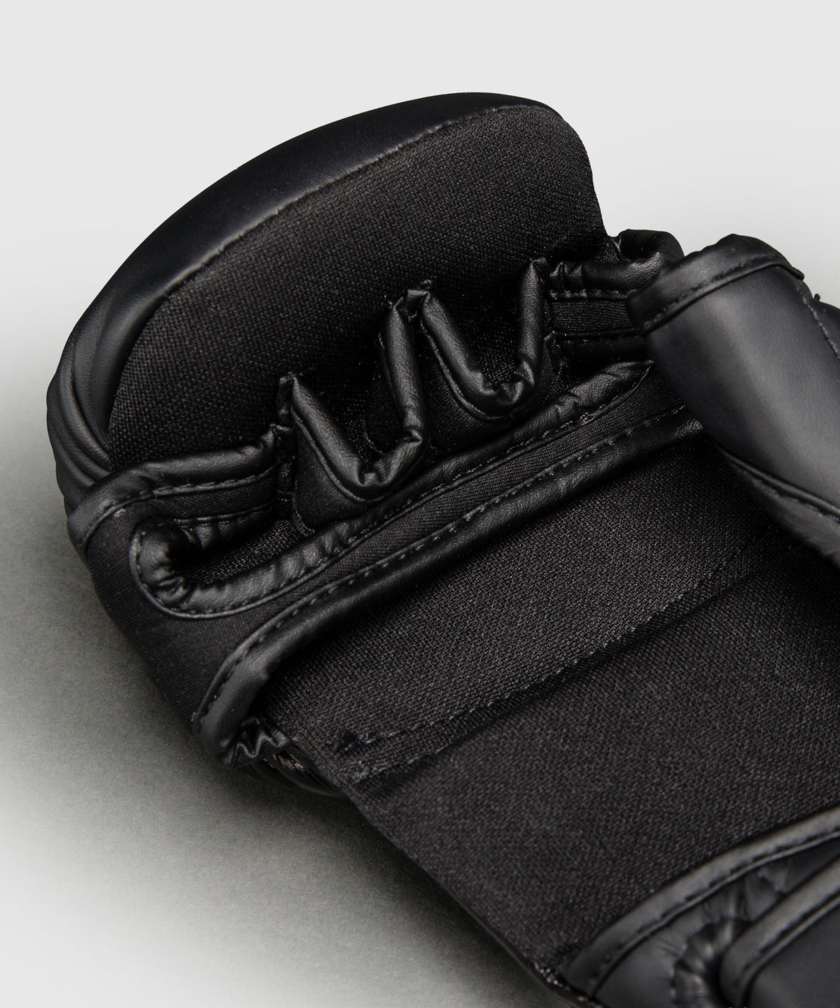 Venum Attack 2.0 Guanti da Sparring – Nero/Oro