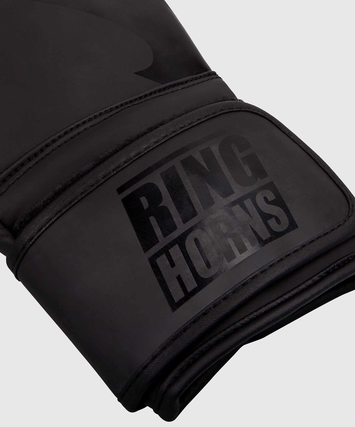 Ringhorns Charger by Venum Boxing Gloves – Nero/Nero