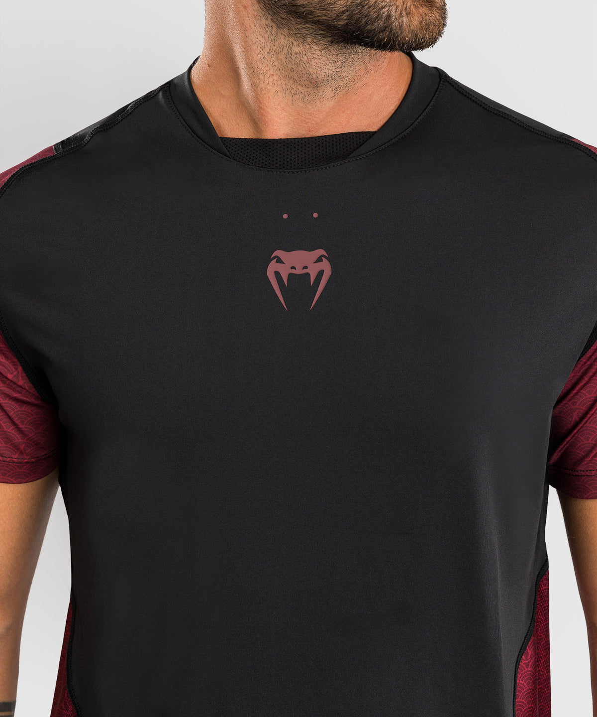 T-shirt Dry-Tech pour Hommes Venum x Assassin’s Creed Shadows - Bordeaux/Noir