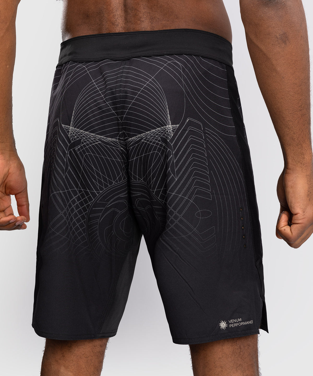 Short de Combat Venum G-Fit Air pour Hommes - Noir Intense/Sable Désert