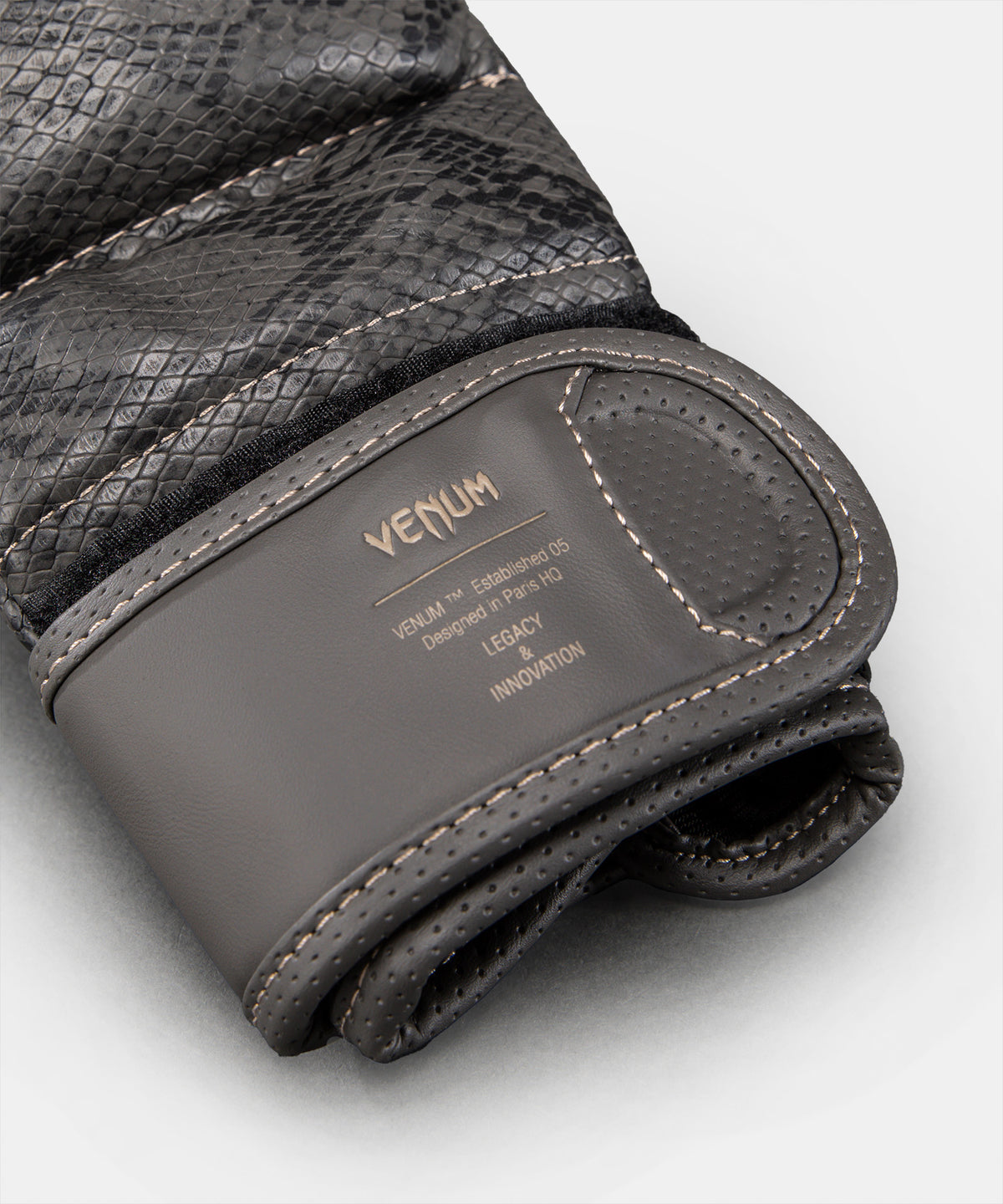 Venum Impact Evo Scales MMA-Sparringhandschuhe - Dunkelgrau