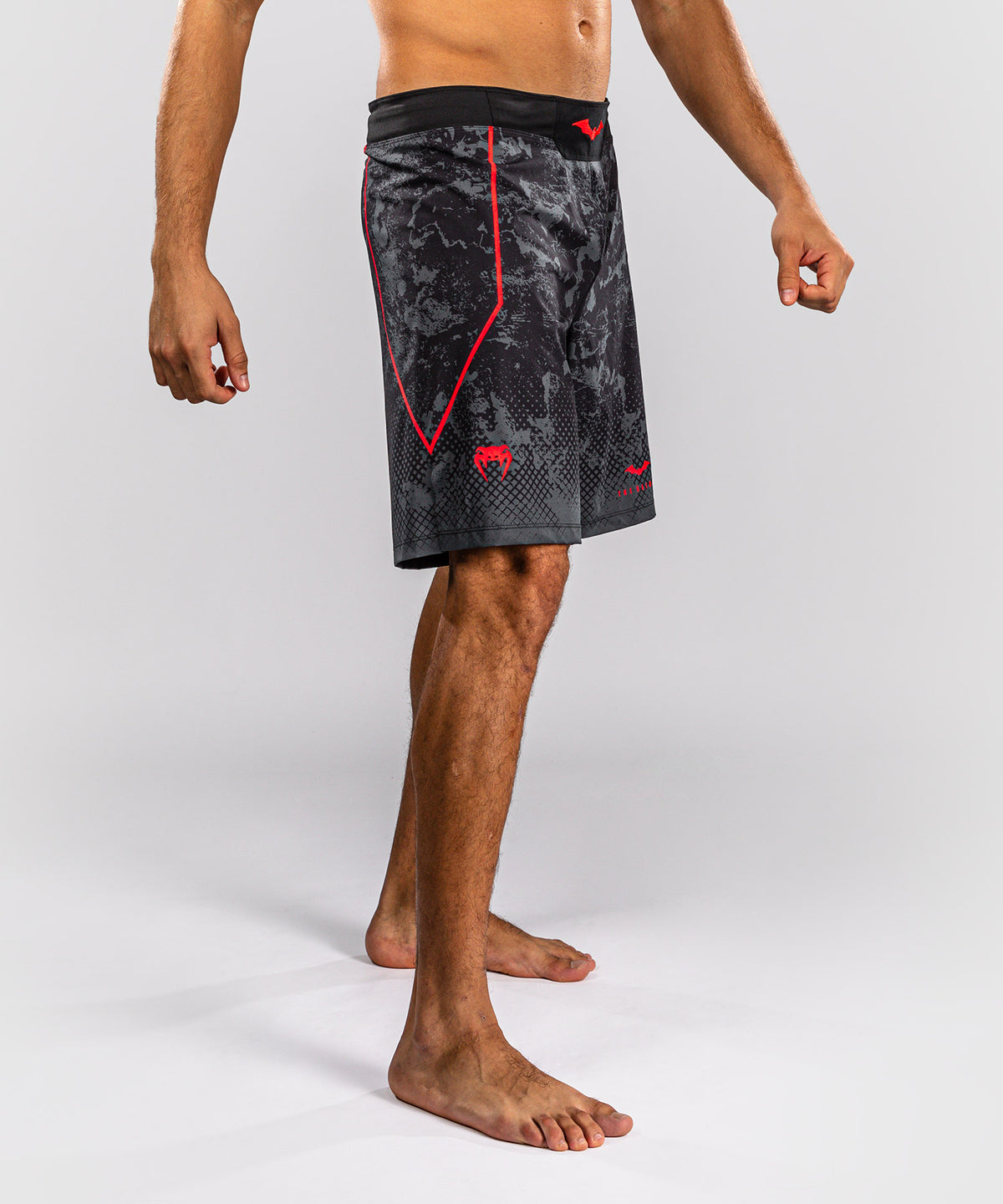 Venum x Batman Fightshorts - Schwarz/Grau/Rot