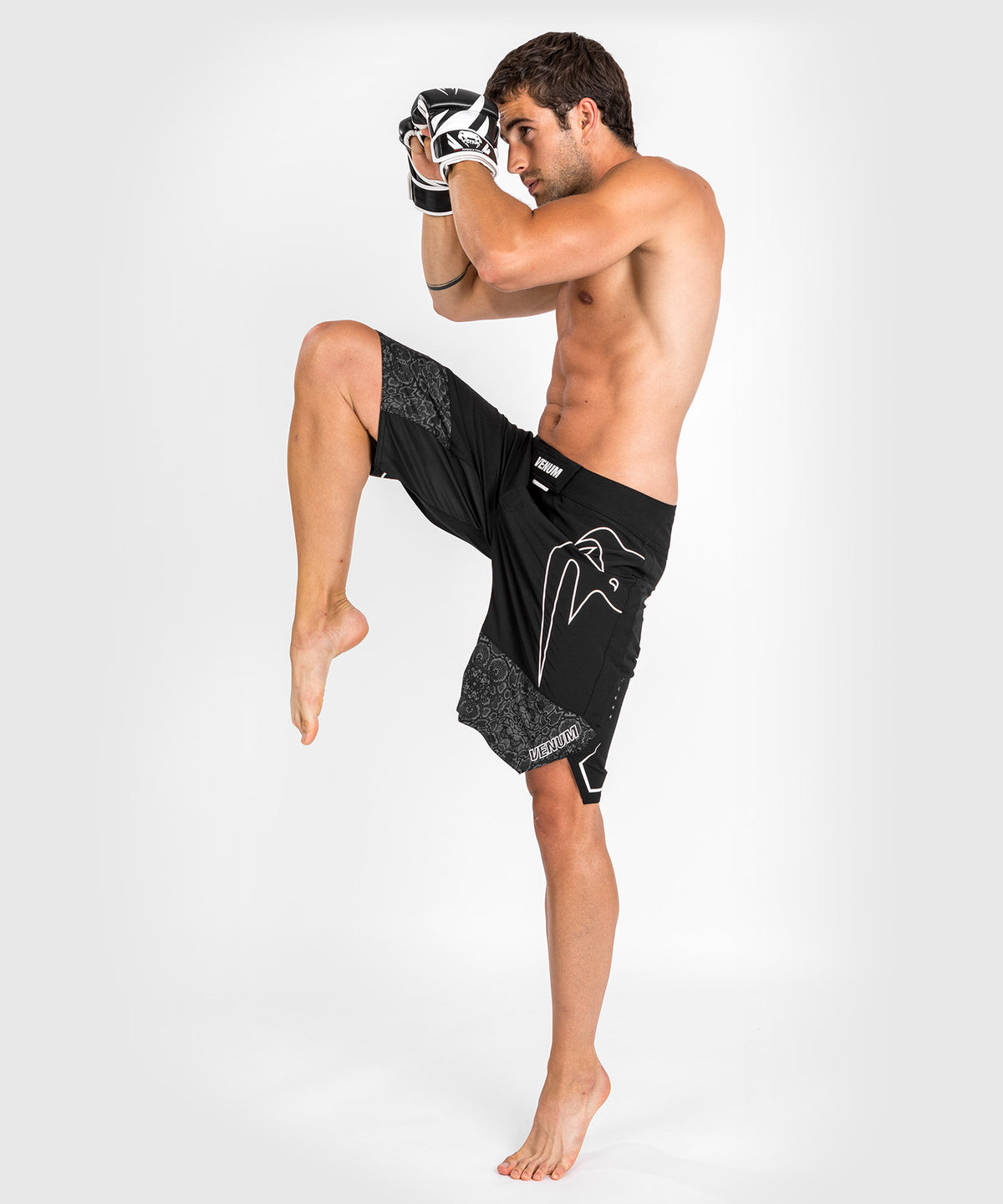 Pantaloncini da combattimento LIGHT 4.0 Venum - Nero/Bianco