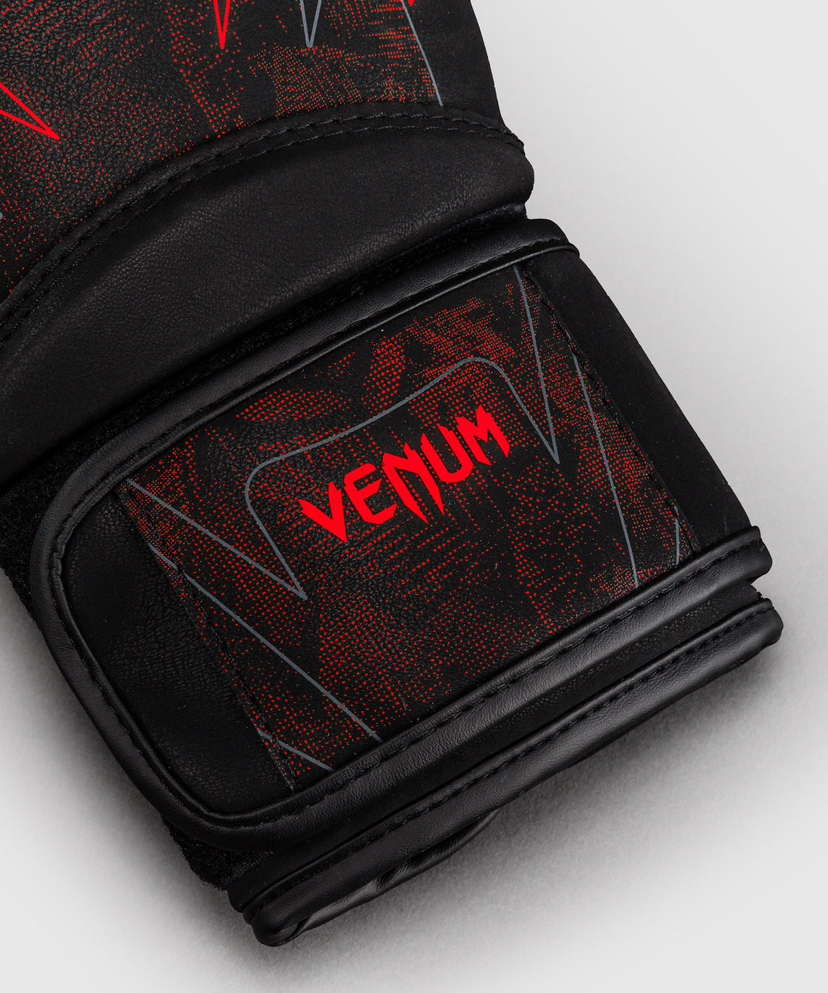 Venum Impact Amazonia Reborn Guantoni da boxe Impact - Nero/Rosso