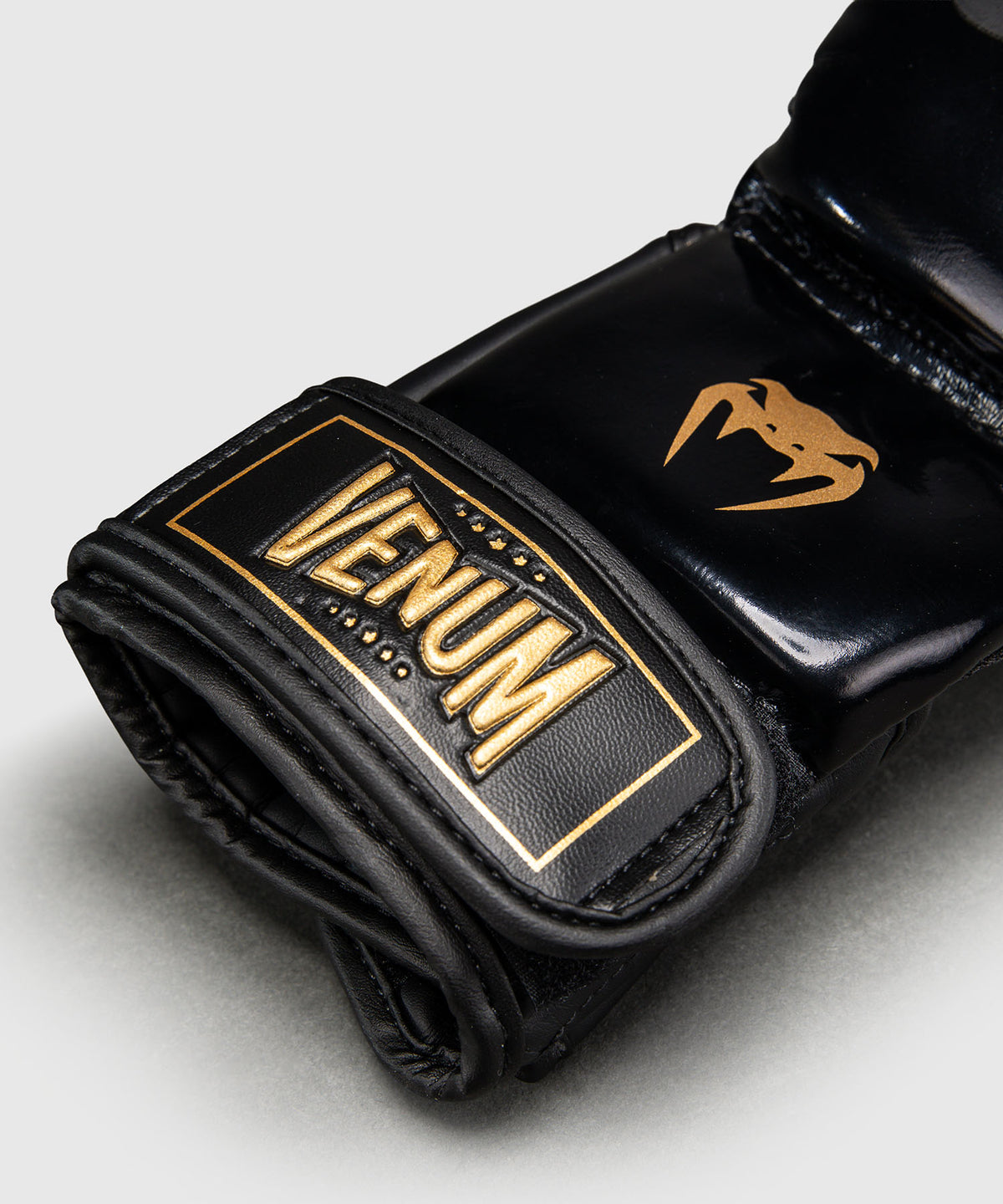 Venum Attack 2.0 Guanti da Sparring – Nero/Oro