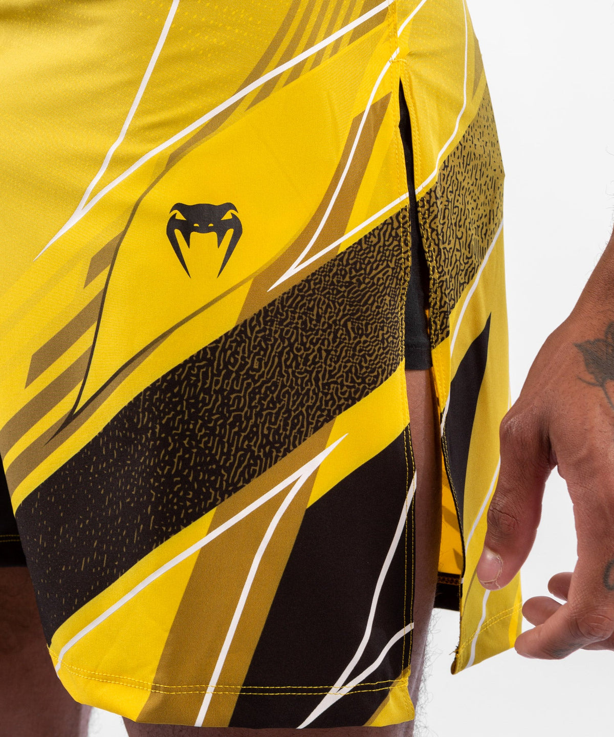 UFC Herren Fightshorts Venum Authentic Fight Night Gladiator - Gelb