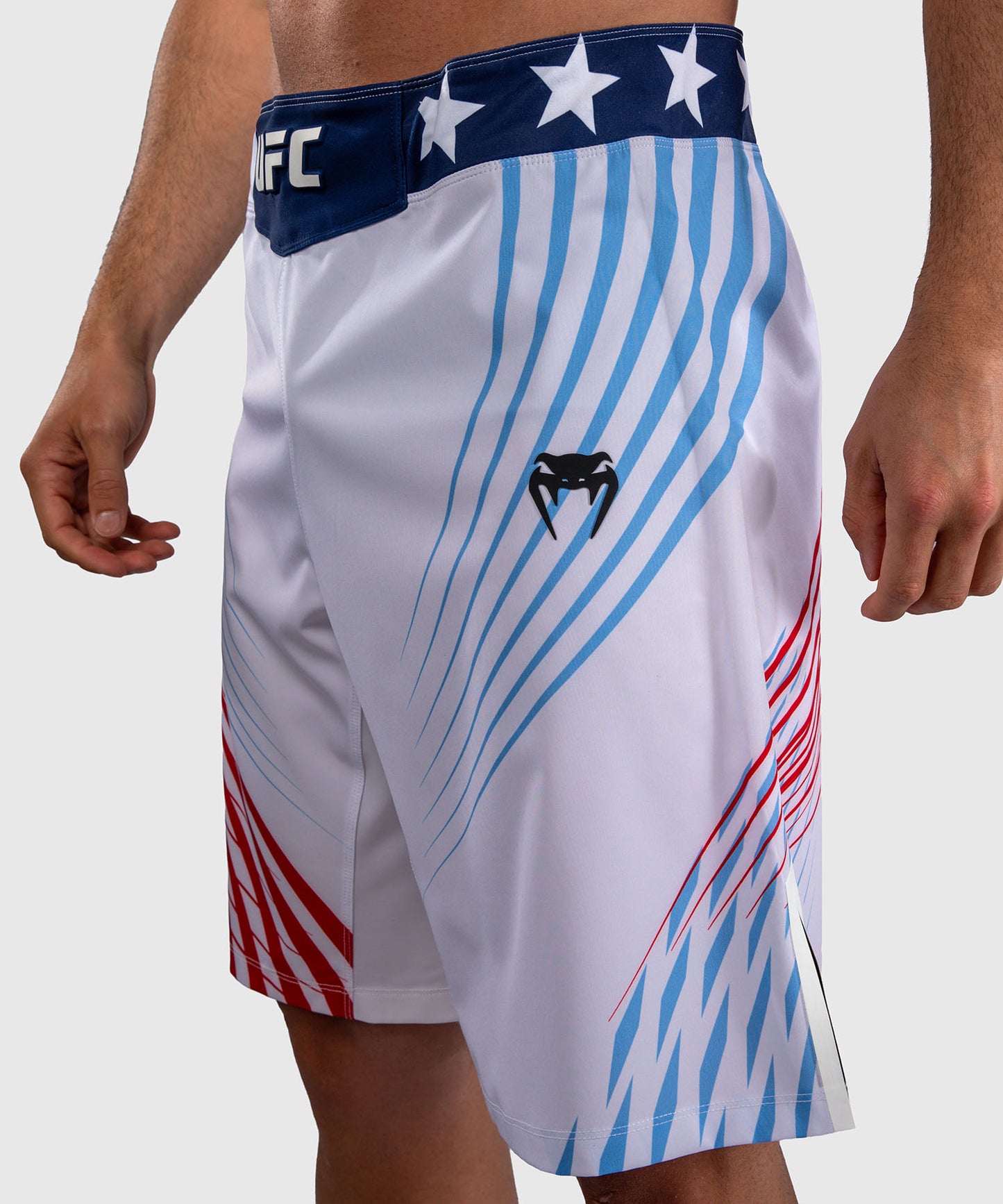 Official UFC Freedom 250 by Venum Authentic Fight Night Pantaloncini da combattimento taglio lungo da uomo - Bianco
