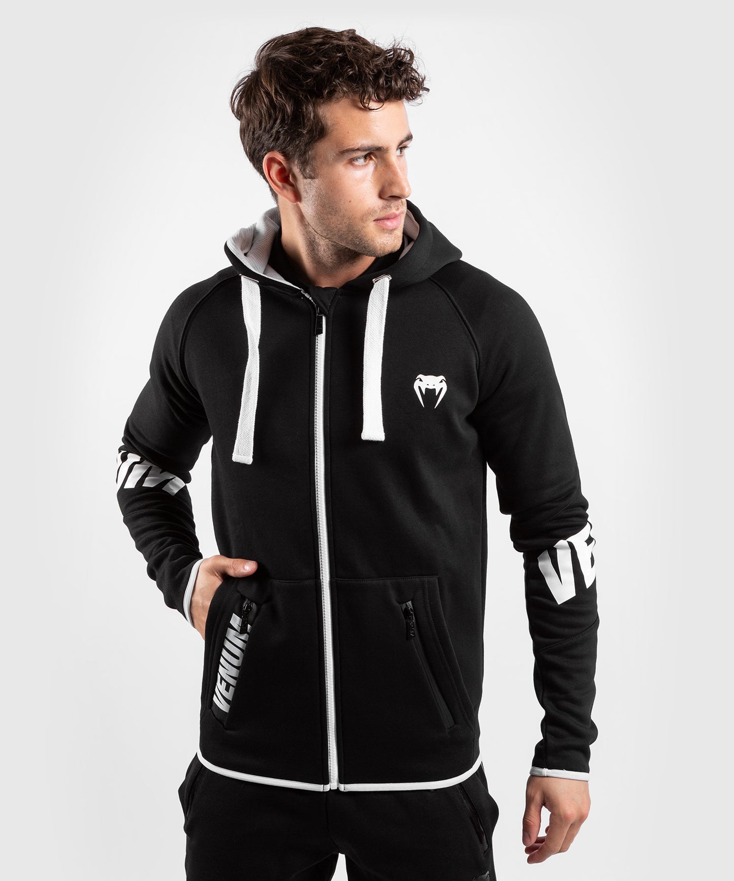 Sudadera Venum Contender 3.0 – Negro