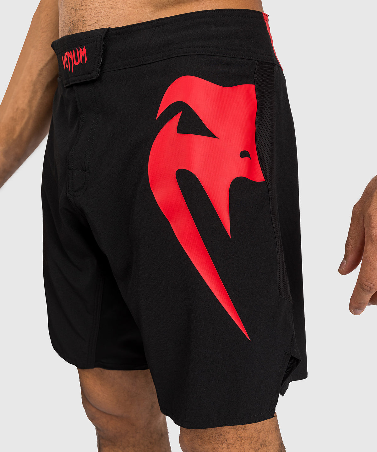 Venum Light 5.0 Pantaloncini da combattimento - Nero/Rosso