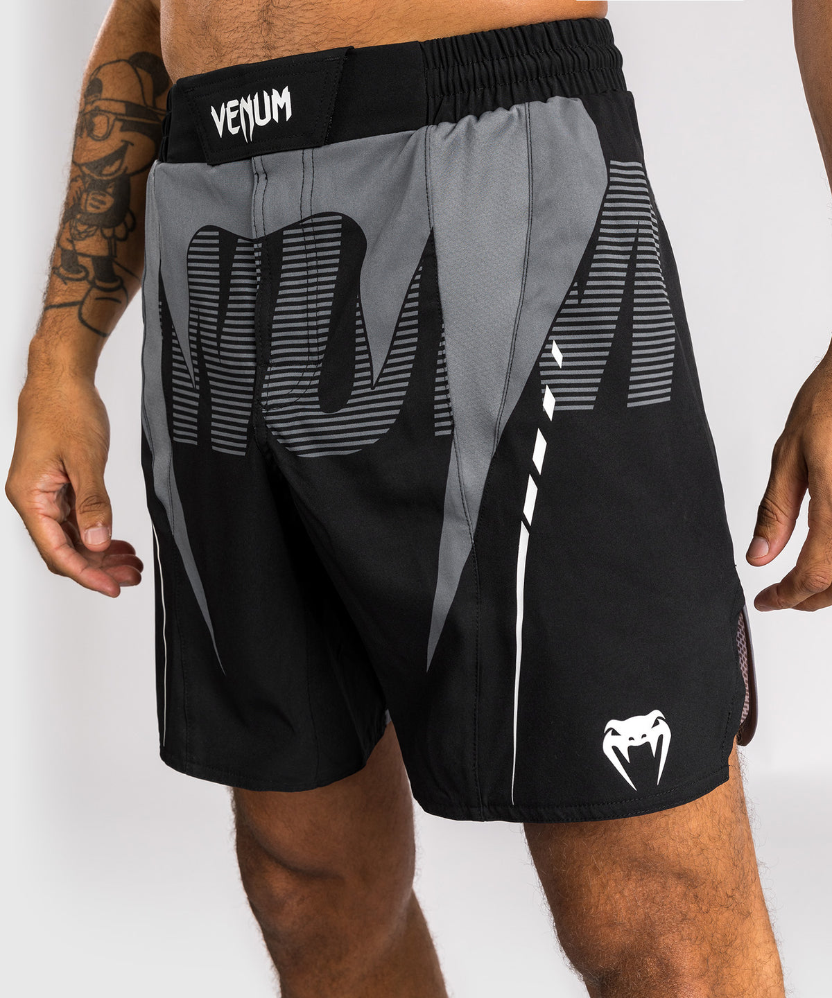 Venum Adrenaline Pantaloncini da combattimento – Nero/Grigio Argento