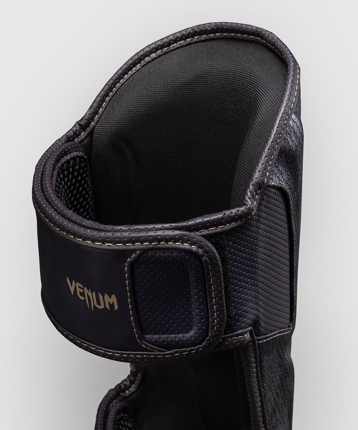 Venum Impact Evo Scales Schienbeinschoner – Dunkellila