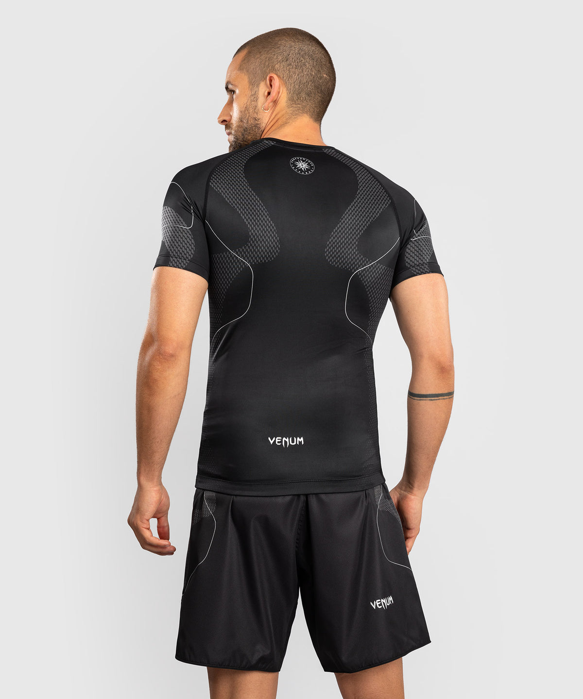 Venum Nexus Rashguard Manga Corta – Negro/Plata