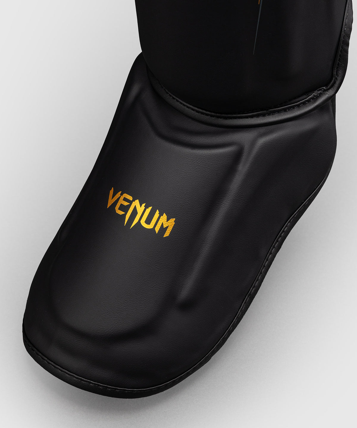 Venum Streamline Paratibie – Nero/Oro