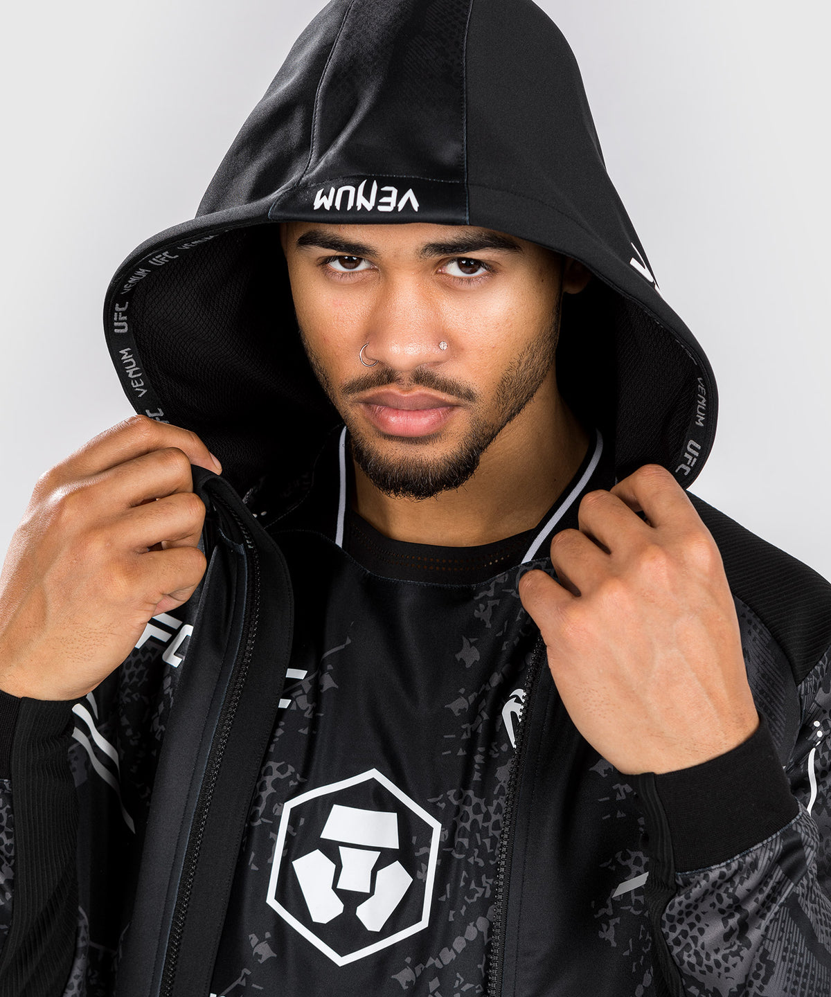 UFC Adrenaline by Venum Authentic Fight Night Walkout Hoodie für Männer - Schwarz