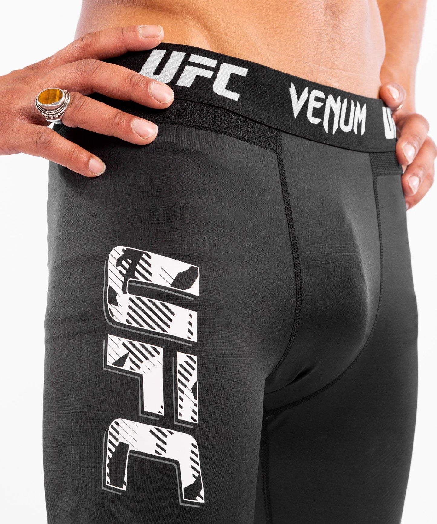 Venum Authentic Fight Week UFC Herren Kompressionshose - Schwarz
