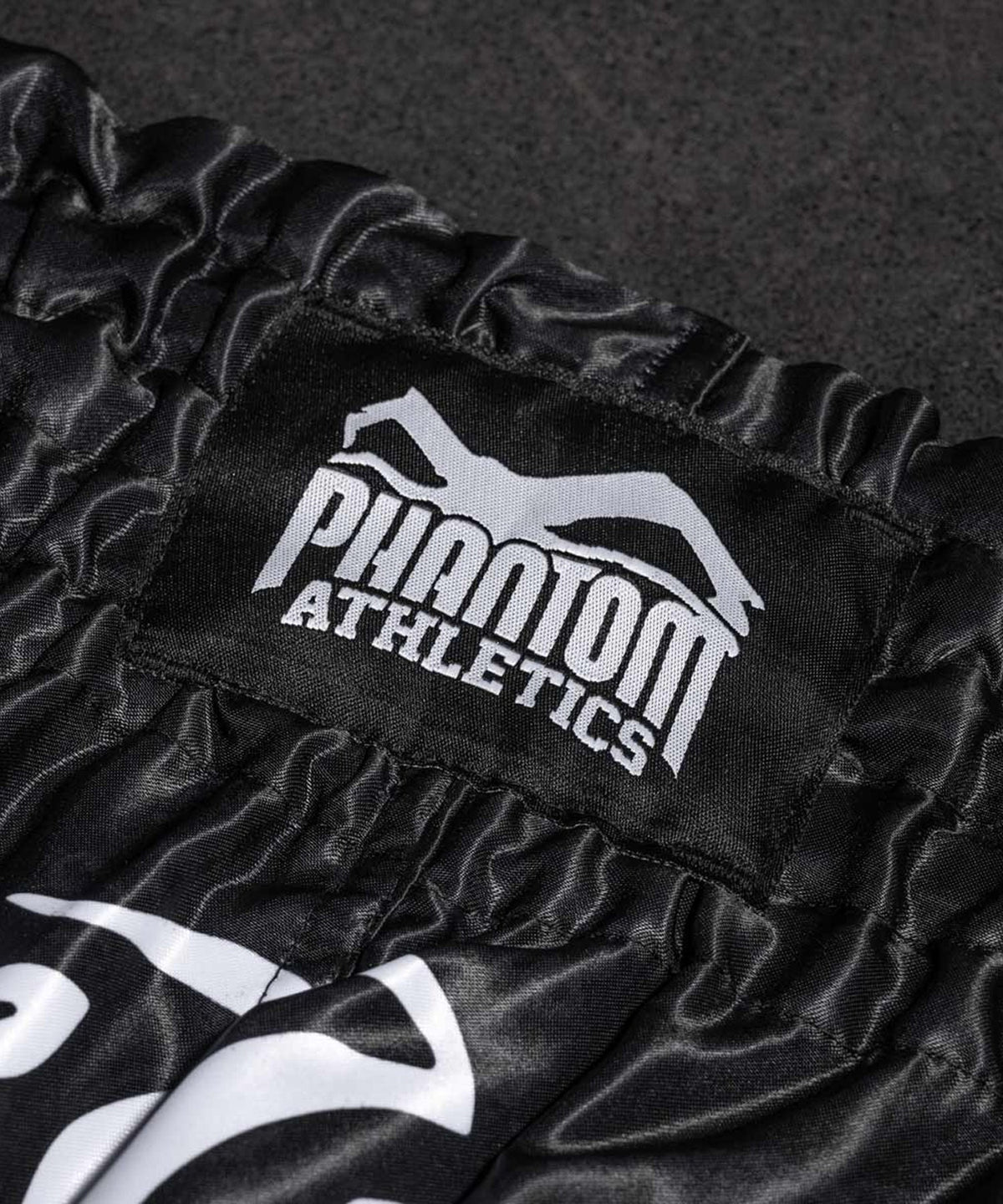 Phantom Athletics Sak Yant Pantalones de Muay Thai - Negro