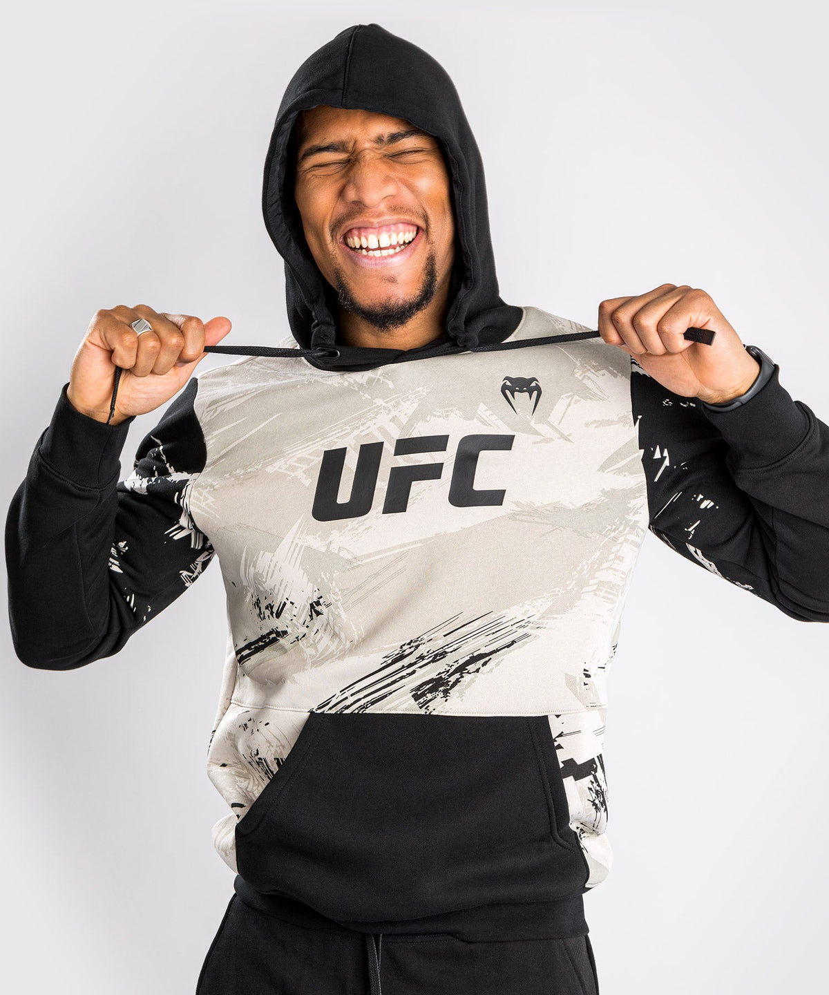 Sweatshirt à capuche pour Hommes UFC Venum Authentic Fight Week 2.0 - Sable/Noir