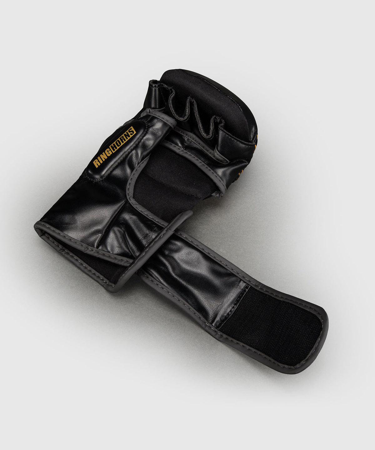 Ringhorns Charger by Venum Guanti da sparring MMA - Nero/Oro