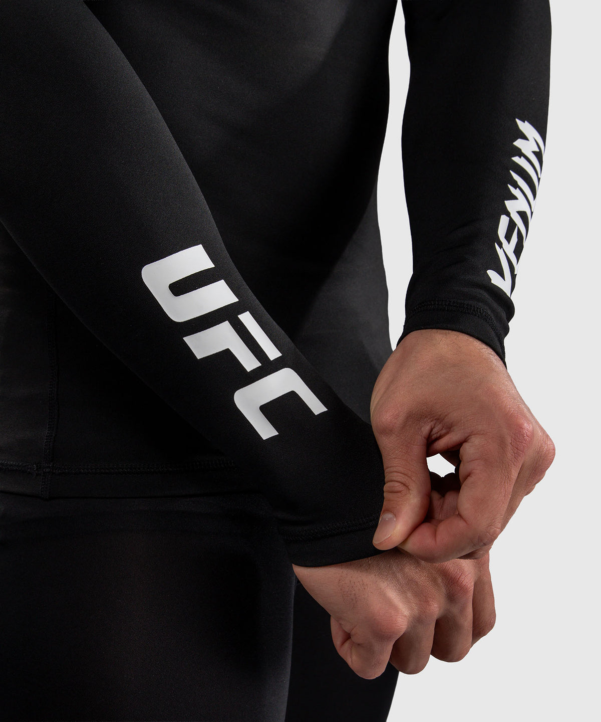 Venum UFC Unity by Venum Authentic Fight Week Rashguard Tecnica a Maniche Lunghe da Uomo - Nero