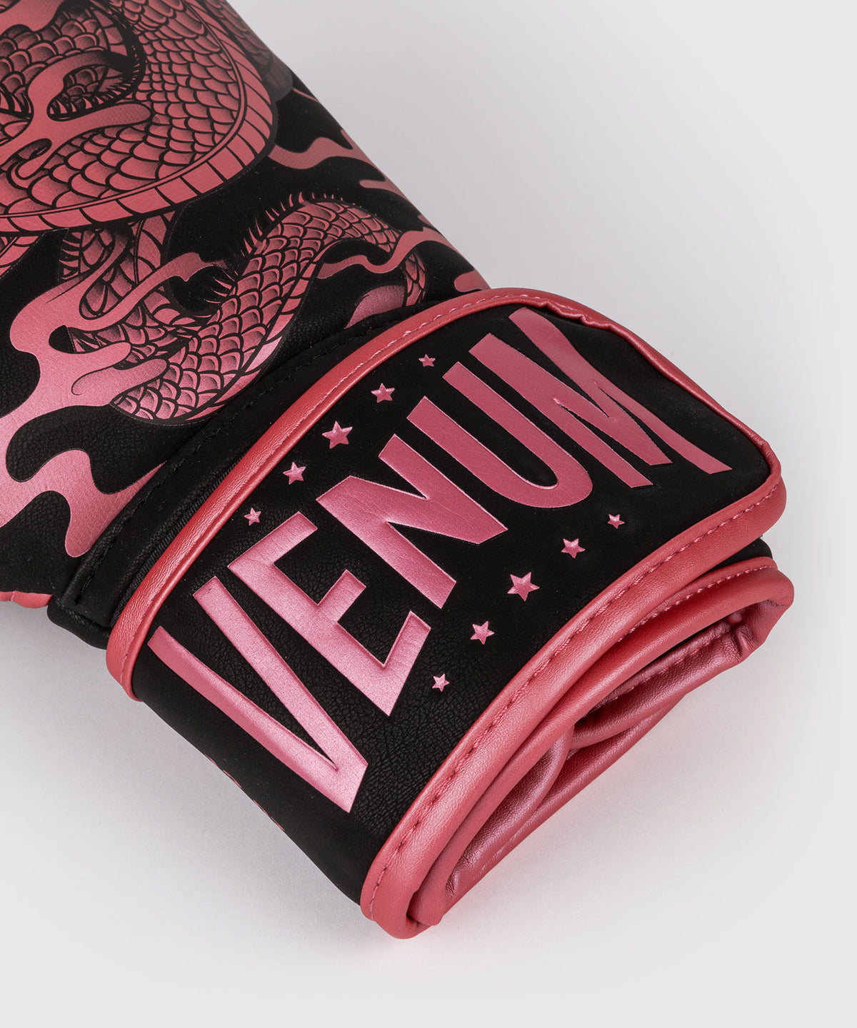 Guantes de boxeo Venum Dragon's Flight - Negro / Rosa metalizado