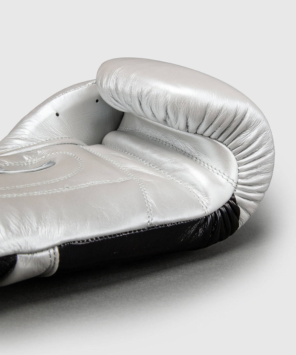Gants de boxe Ringhorns Charger by Venum – Argent/Noir