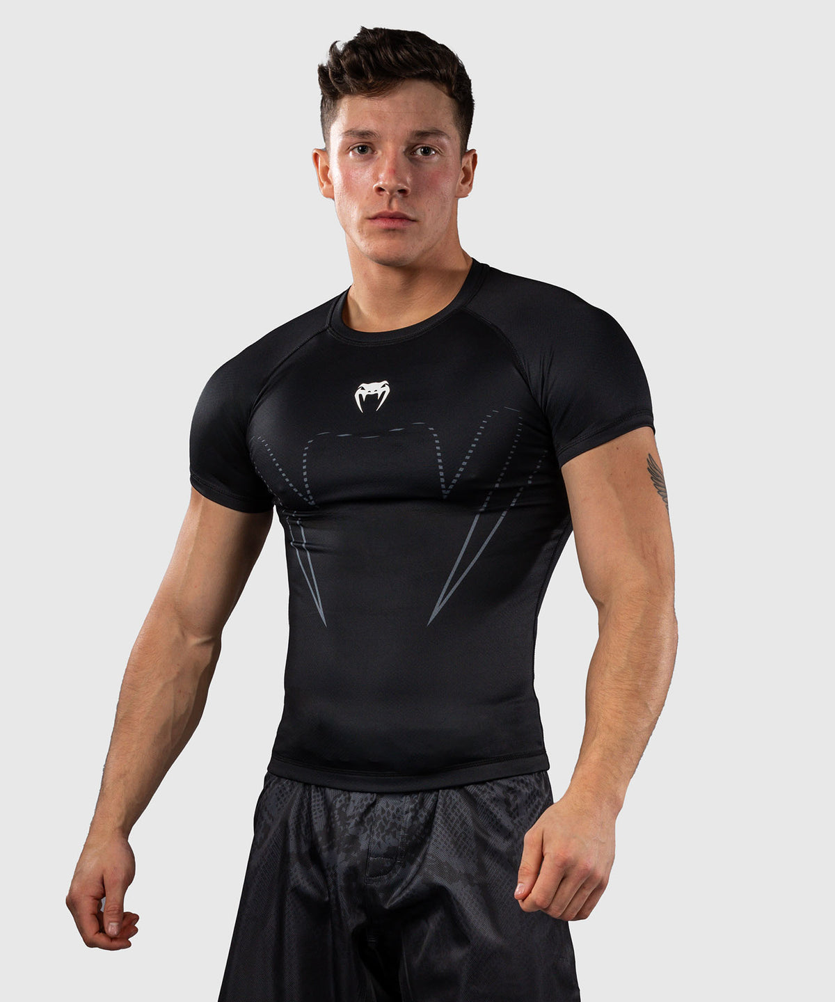 Venum Edge Rashguard Kurzarm – Schwarz/Sand