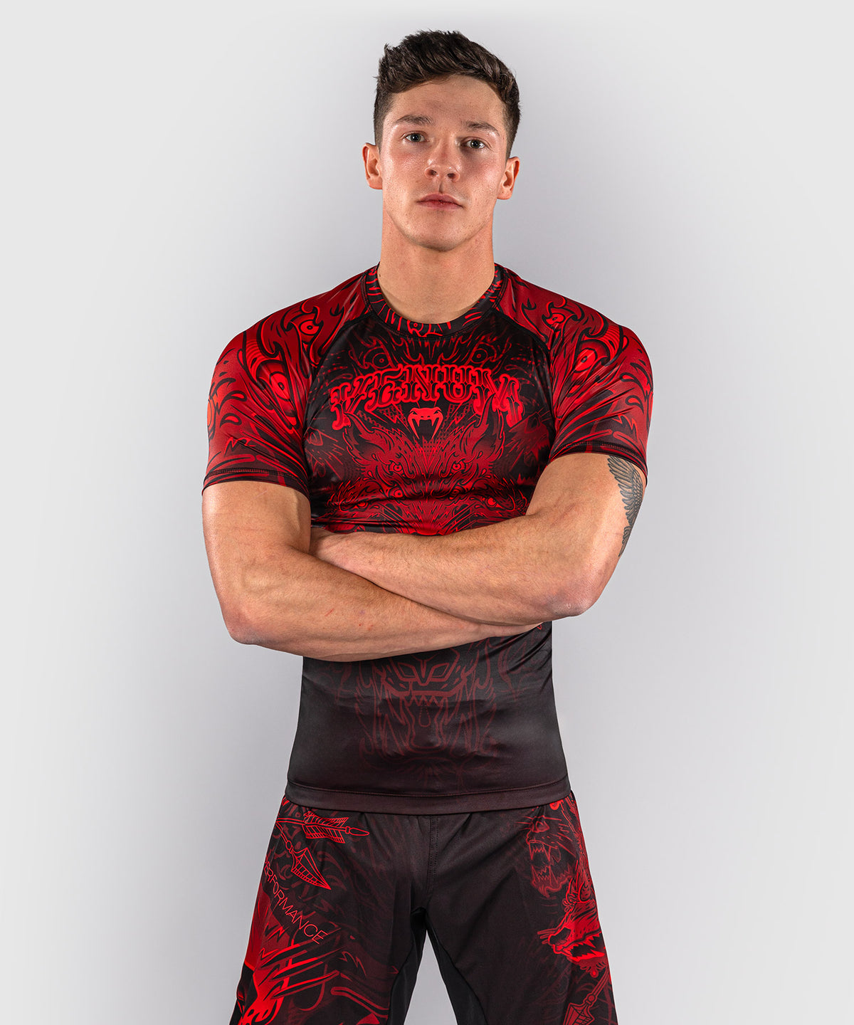 Venum Wolf Atak Rashguard a Maniche Corte – Nero/Rosso