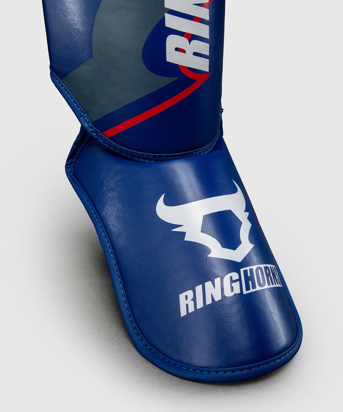 Protège-tibias Ringhorns Charger by Venum – Bleu Marine/Rouge