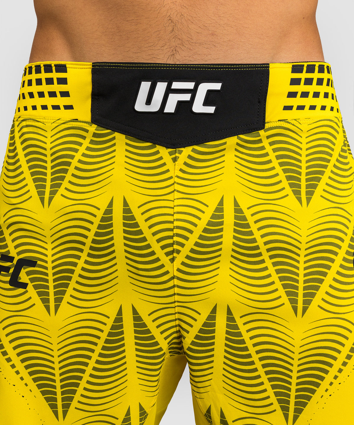 UFC Zenith by Venum Authentic Fight Night Short de pelea ajuste corto Hombre - Amarillo