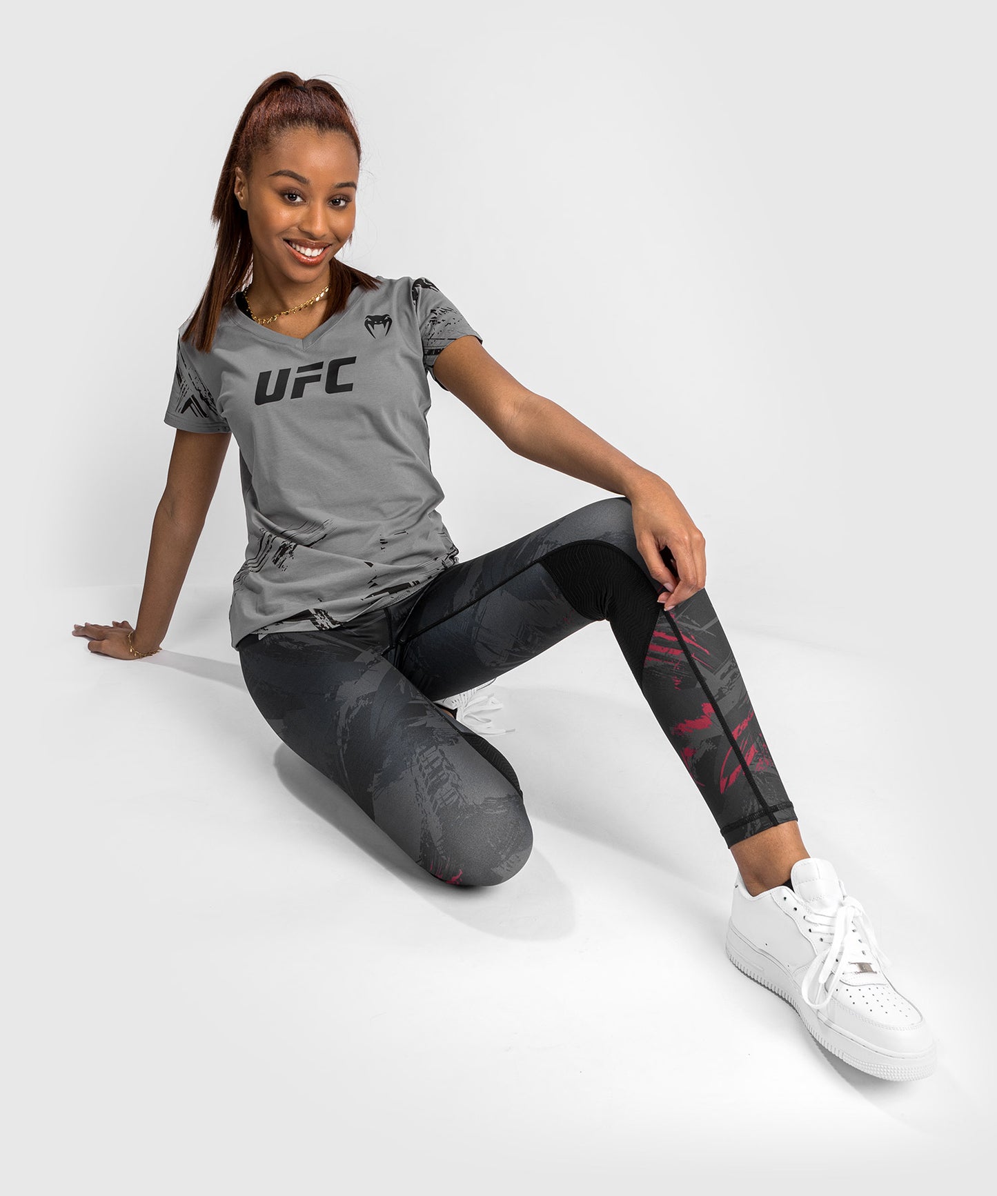  UFC Venum Authentic Fight Week 2.0 T-Shirt – Für Frauen – Grau