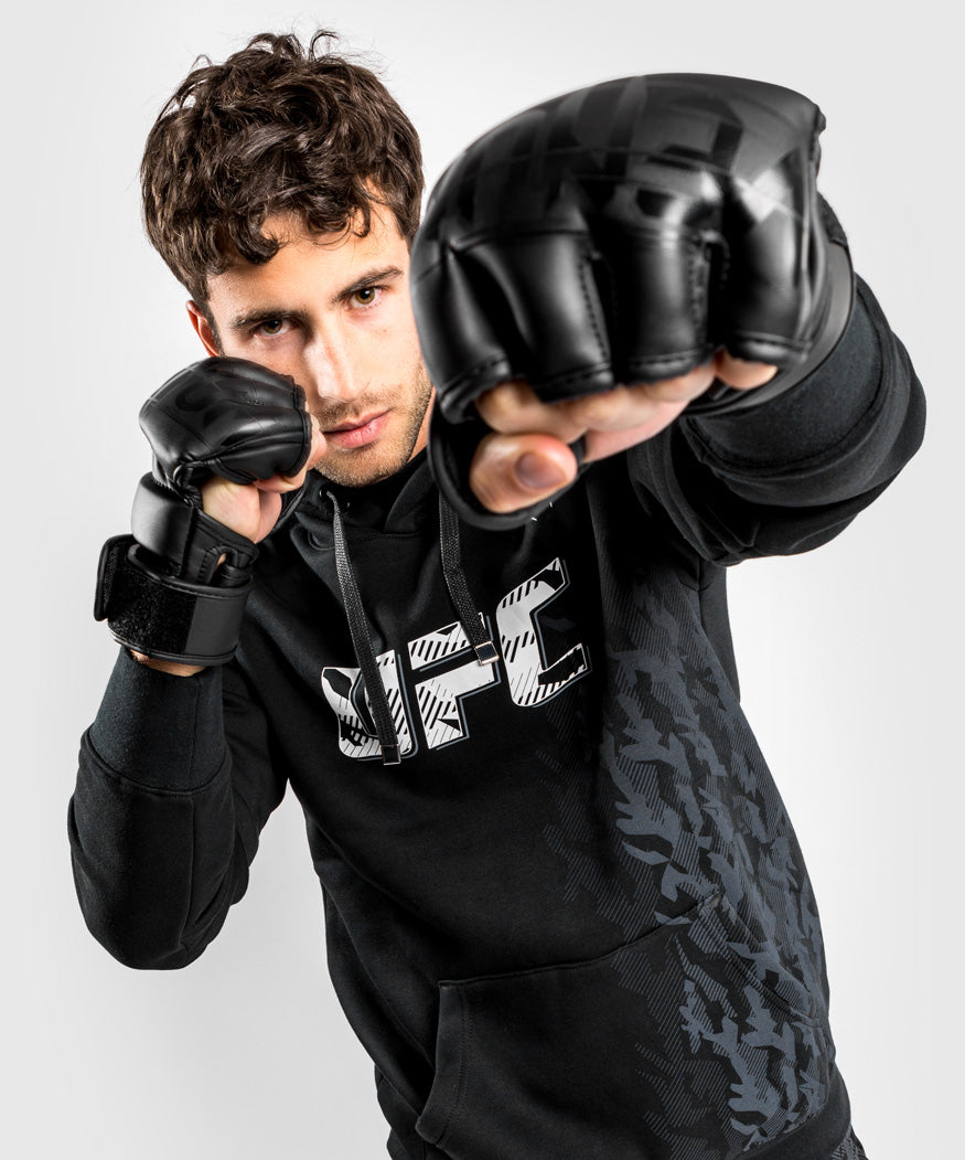 UFC Venum Authentic Fight Week Herren Pullover Hoodie - Schwarz