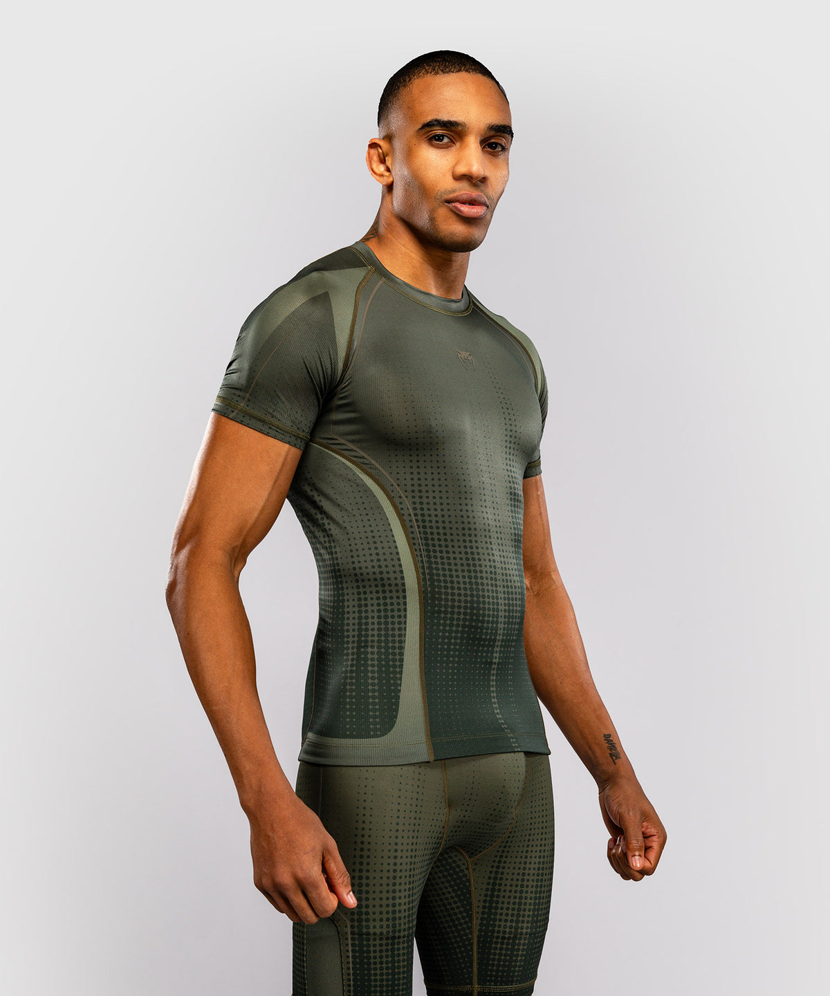 Rashguard à Manches Courtes Venum Stealth – Kaki/Vert Foncé