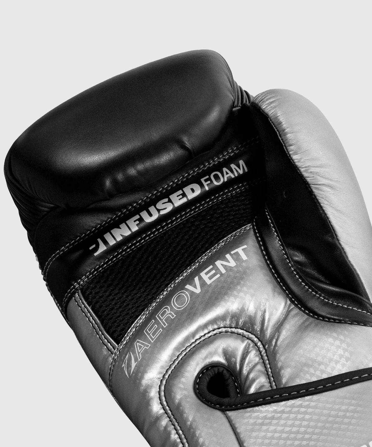 Gants de Boxe Title Boxing Infused Foam Interrogate 2.0 - Argent/Noir
