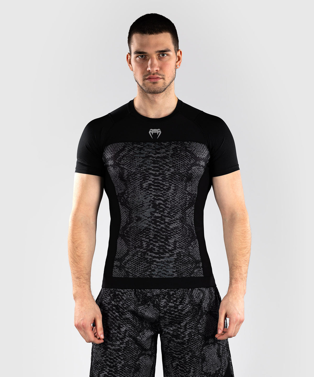 Venum G-Fit Scales Rashguard Manga Corta – Negro/Gris Carbón