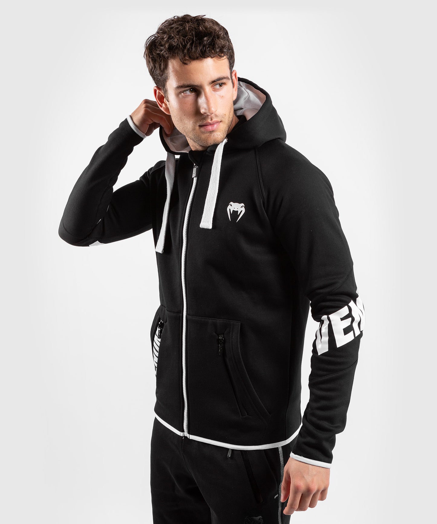 Sudadera Venum Contender 3.0 – Negro