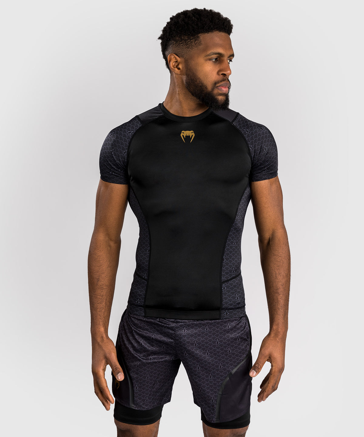 Venum x Assassin’s Creed Shadows Kurzärmeliger Rashguard für Männer - Schwarz