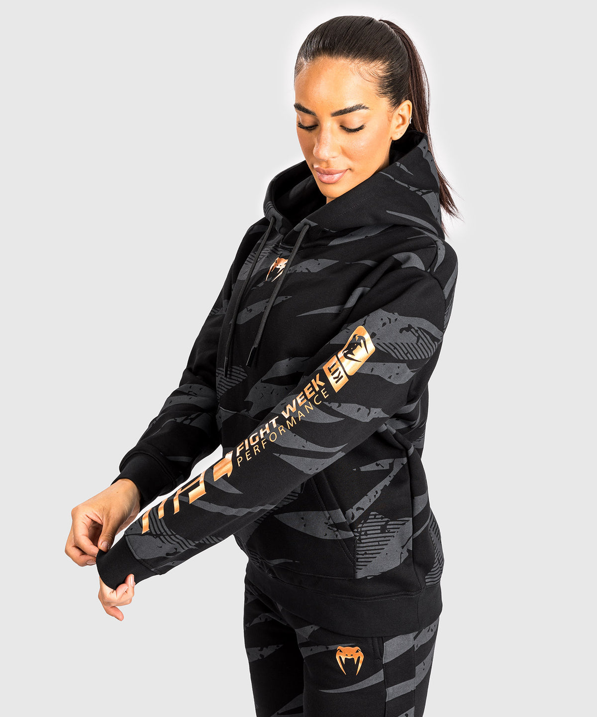 UFC Adrenaline by Venum Fight Week Felpa Con Cappuccio per Donna - Urban Camo