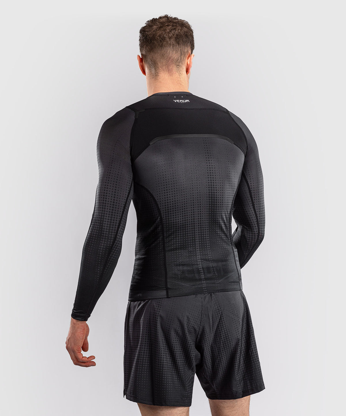 Venum Stealth Rashguard a Maniche Lunghe – Nero/Bianco