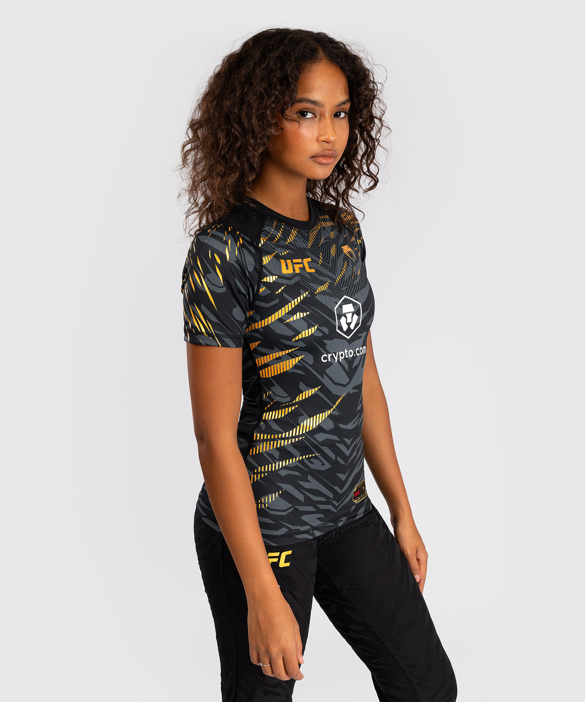 UFC Fusion by Venum Authentic Fight Night Rashguard a Manica Corta Performance per Donna - Champion