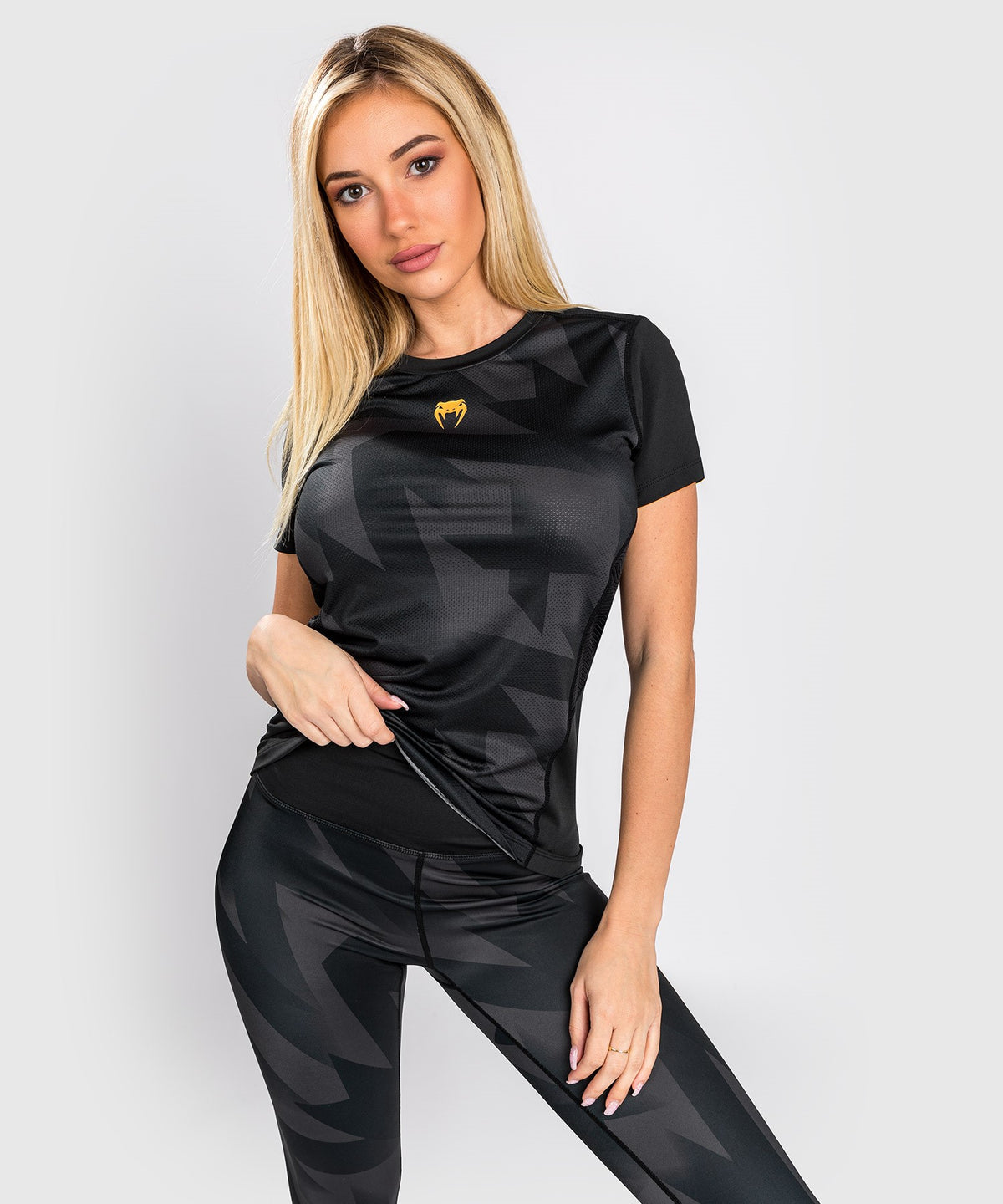  Camiseta Venum Razor Dry Tech - Para Mujeres - Negro/Oro